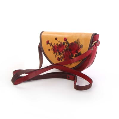کیف‎ ‎دوشی‎ ‎‎چرم‎ ‎‎‎قرمز‎ ‎‎‎با تزئین نقاشی ‎‎ ‎‎