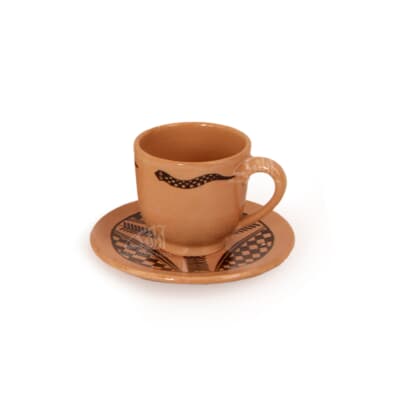فنجان و نعلبکی سفالی‏ نقاشی زیر لعابی‏ قهوه ای روشن‏ طرح ‏خزنده‏ 