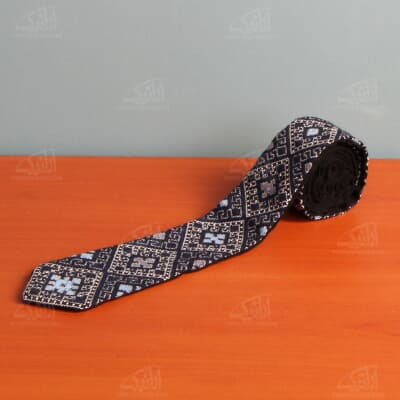 کراوات سوزن دوزی بلوچ‏ سایز ‏160‏cm‏ سورمه ای‏ طرح ‏هندسی‏ 