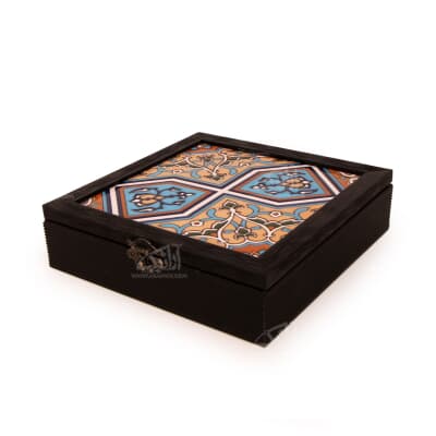 جعبه پذیرایی‏ چوبی‏ مربع‏ کاشی‏ سایز ‏23‏cm‏ رنگ ‏مشکی‏ طرح ‏اسلیمی‏ 