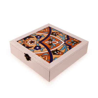 جعبه پذیرایی‏ چوبی‏ مربع‏ کاشی‏ سایز ‏23‏cm‏ رنگ ‏سفید‏ طرح ‏پیچک‏ 